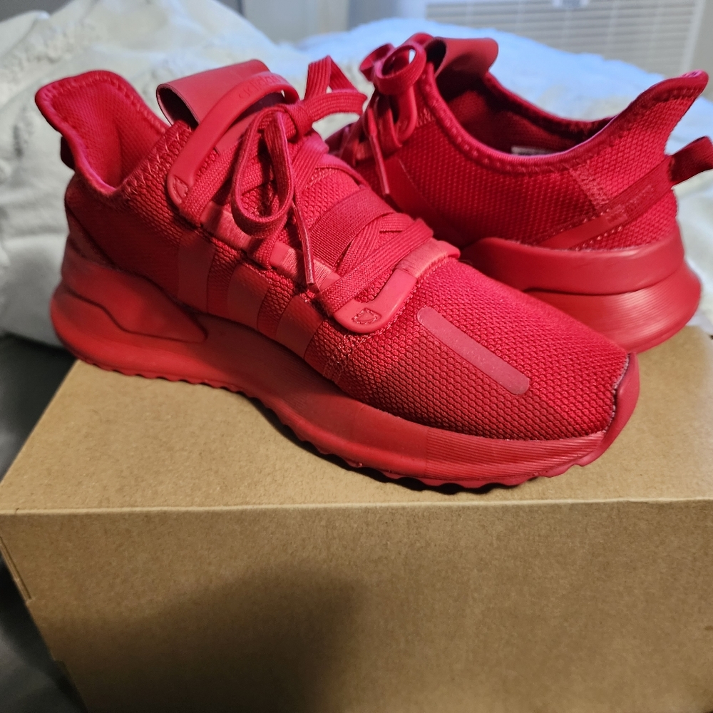 Red Adidas Sneakers unisex 4.5